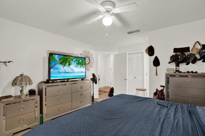 For Sale: $298,000 (3 beds, 2 baths, 1236 Square Feet)