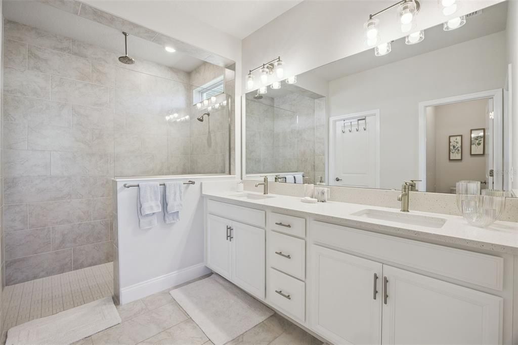 Activo con contrato: $625,000 (3 camas, 2 baños, 2160 Pies cuadrados)