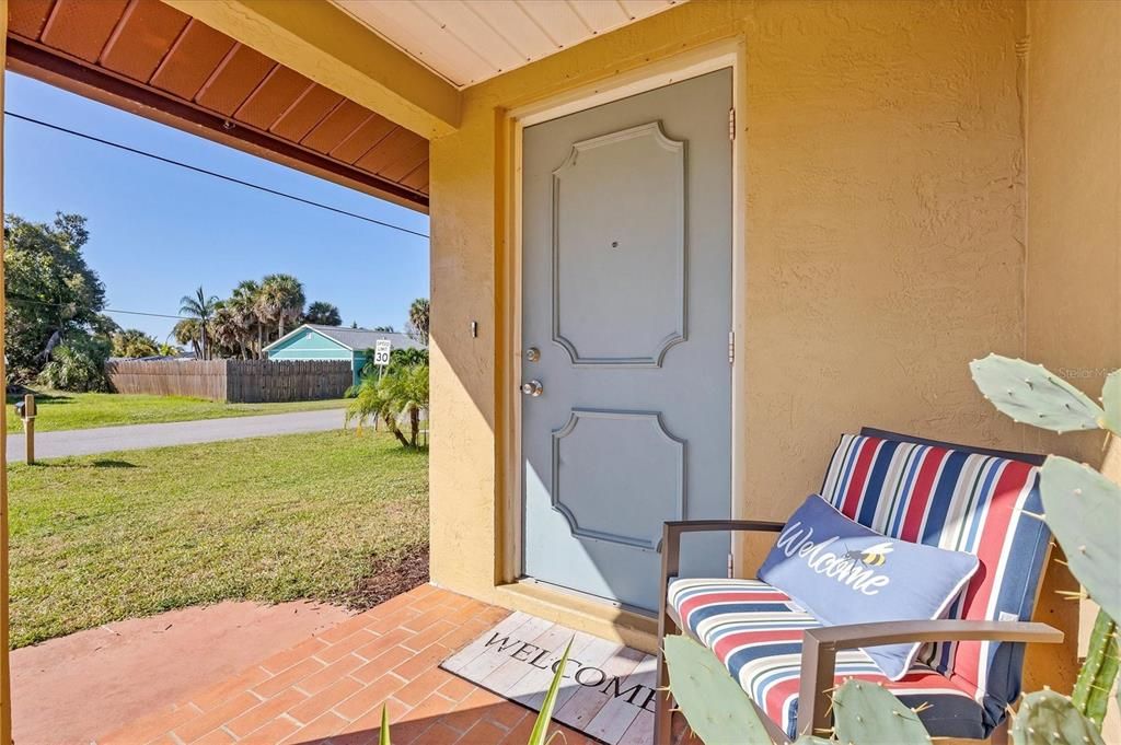 For Sale: $275,000 (2 beds, 1 baths, 829 Square Feet)