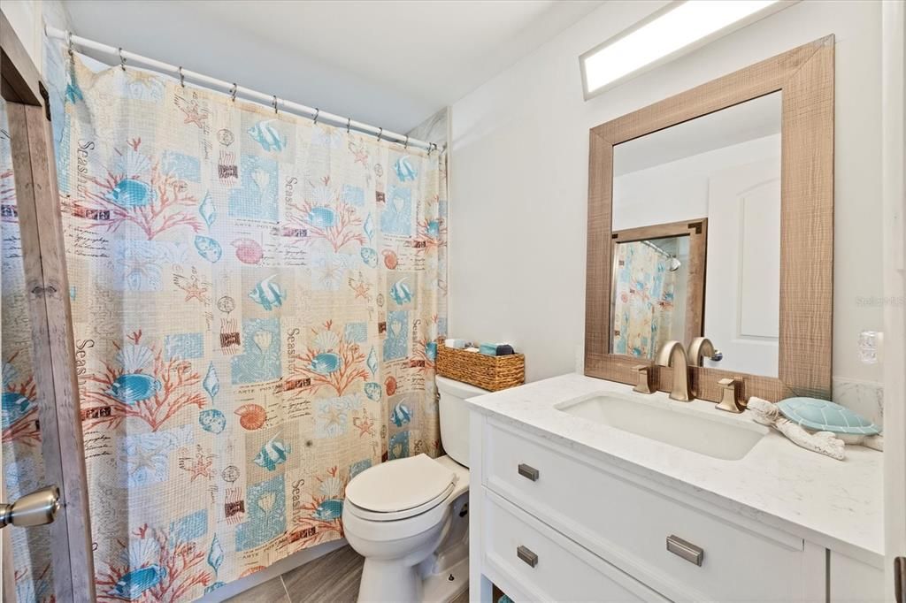 For Sale: $275,000 (2 beds, 1 baths, 829 Square Feet)