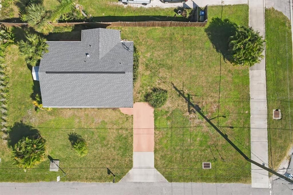 For Sale: $275,000 (2 beds, 1 baths, 829 Square Feet)