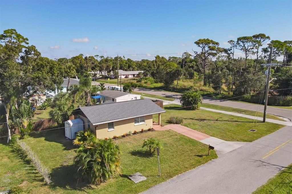 For Sale: $275,000 (2 beds, 1 baths, 829 Square Feet)