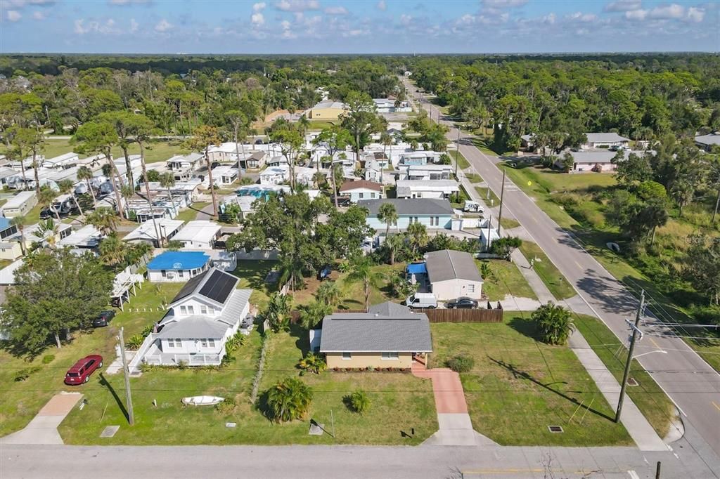 For Sale: $275,000 (2 beds, 1 baths, 829 Square Feet)