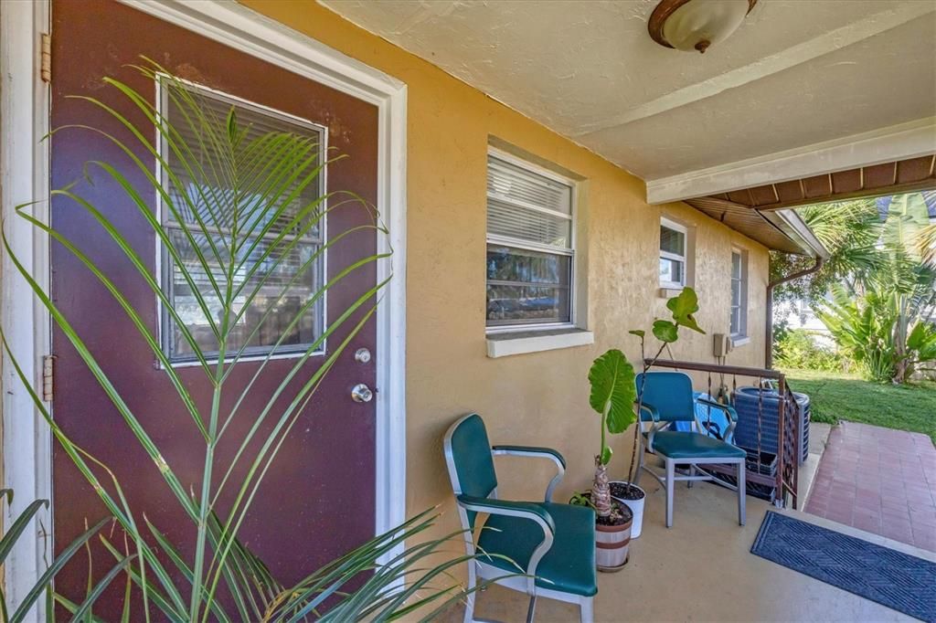 For Sale: $275,000 (2 beds, 1 baths, 829 Square Feet)