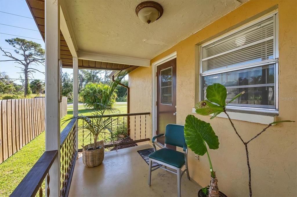 For Sale: $275,000 (2 beds, 1 baths, 829 Square Feet)