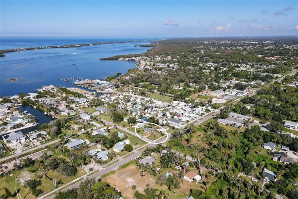 For Sale: $275,000 (2 beds, 1 baths, 829 Square Feet)