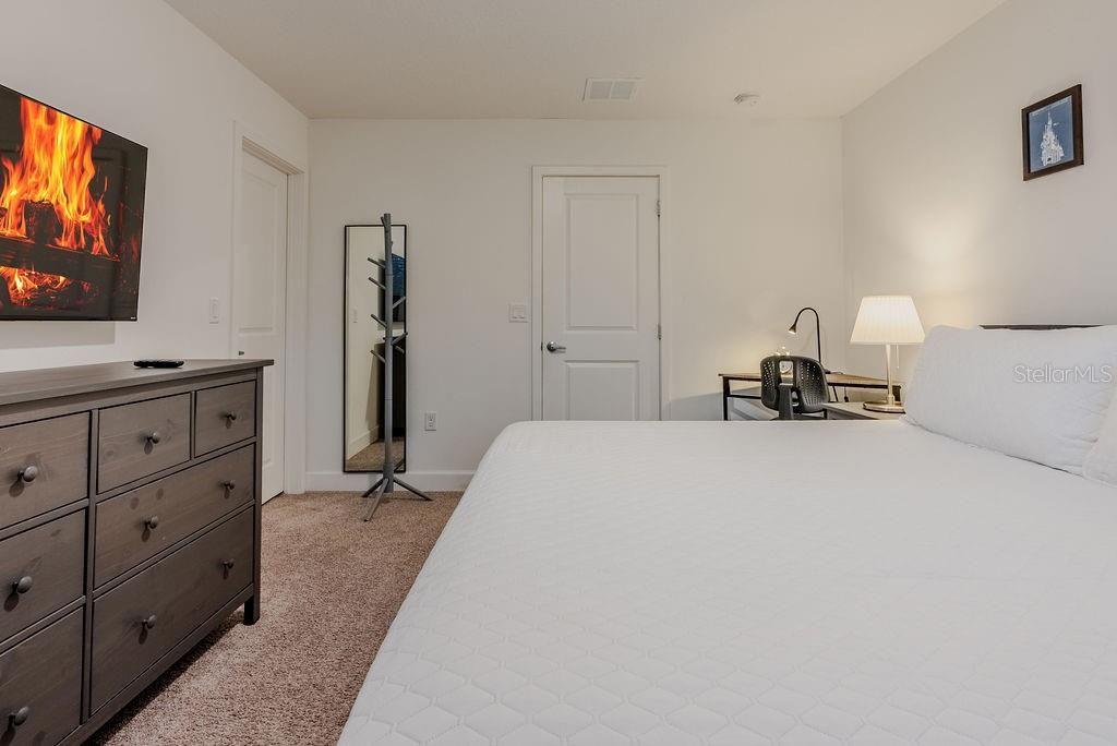 For Sale: $389,000 (4 beds, 3 baths, 1721 Square Feet)