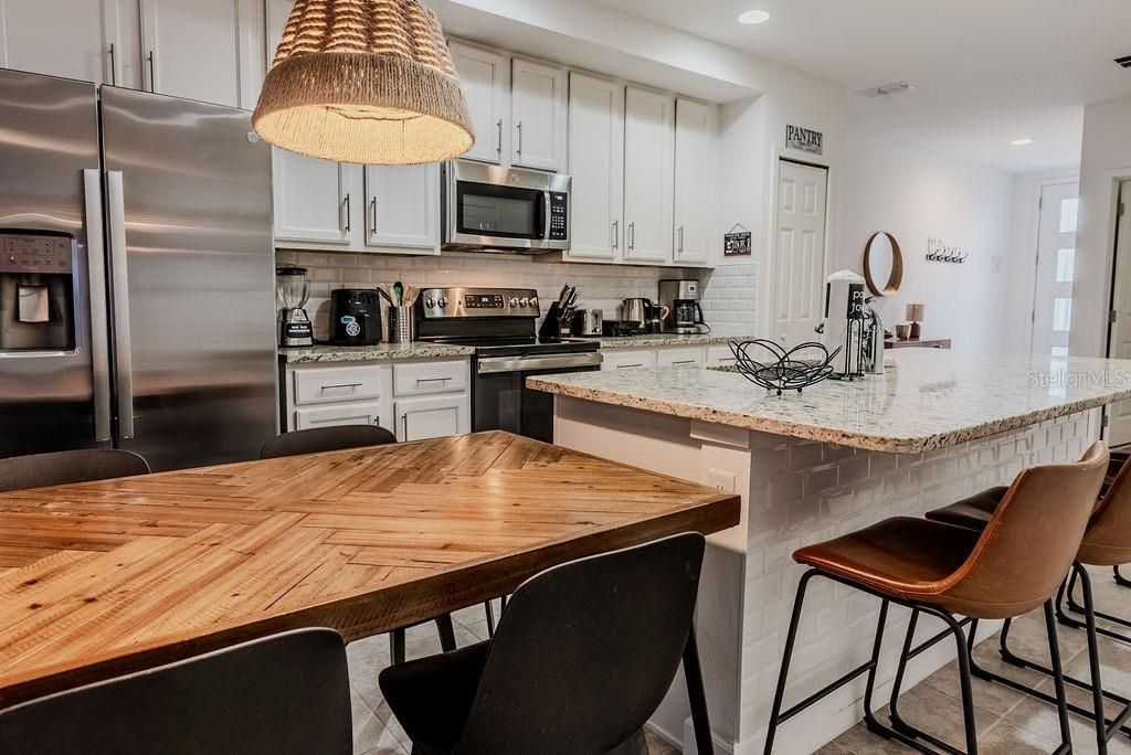 For Sale: $389,000 (4 beds, 3 baths, 1721 Square Feet)