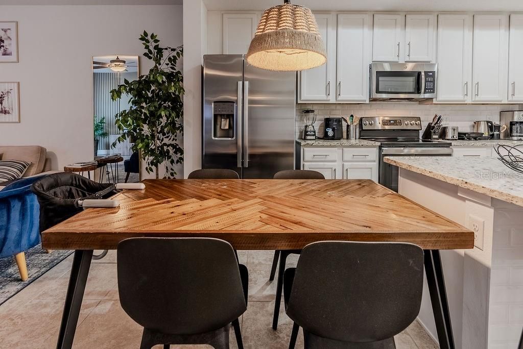 For Sale: $389,000 (4 beds, 3 baths, 1721 Square Feet)