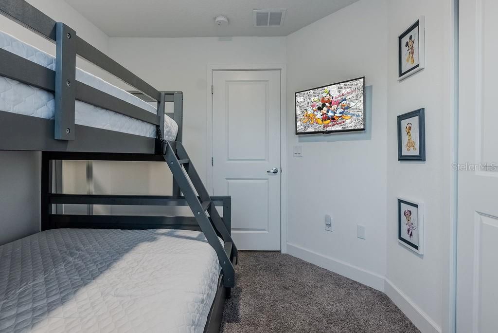 For Sale: $389,000 (4 beds, 3 baths, 1721 Square Feet)