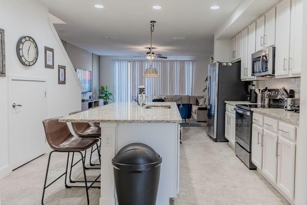 For Sale: $389,000 (4 beds, 3 baths, 1721 Square Feet)