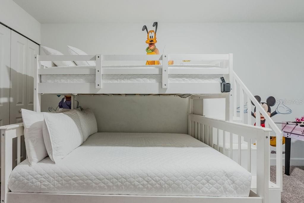 For Sale: $389,000 (4 beds, 3 baths, 1721 Square Feet)