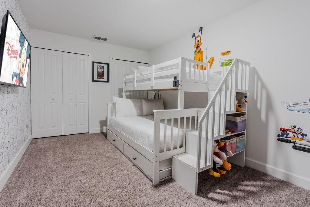 For Sale: $389,000 (4 beds, 3 baths, 1721 Square Feet)