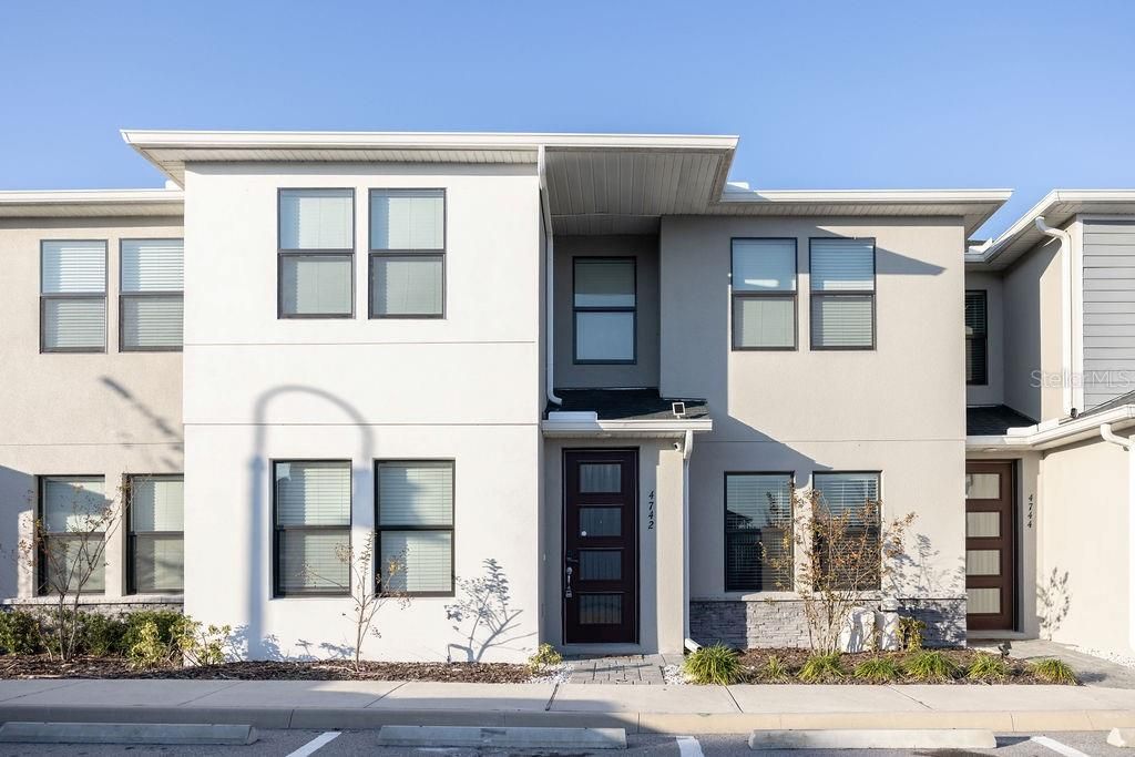 For Sale: $389,000 (4 beds, 3 baths, 1721 Square Feet)