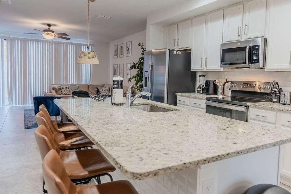 For Sale: $389,000 (4 beds, 3 baths, 1721 Square Feet)