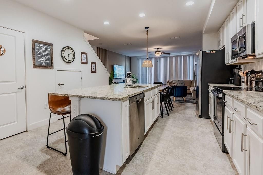 For Sale: $389,000 (4 beds, 3 baths, 1721 Square Feet)