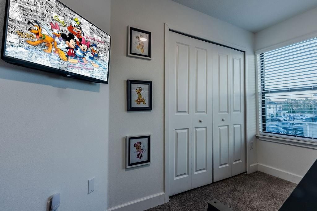 For Sale: $389,000 (4 beds, 3 baths, 1721 Square Feet)