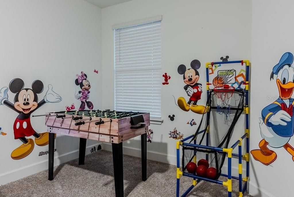 For Sale: $389,000 (4 beds, 3 baths, 1721 Square Feet)