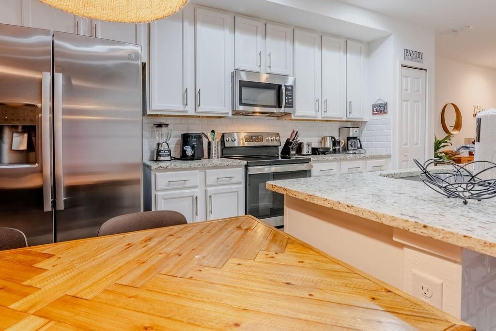 For Sale: $389,000 (4 beds, 3 baths, 1721 Square Feet)