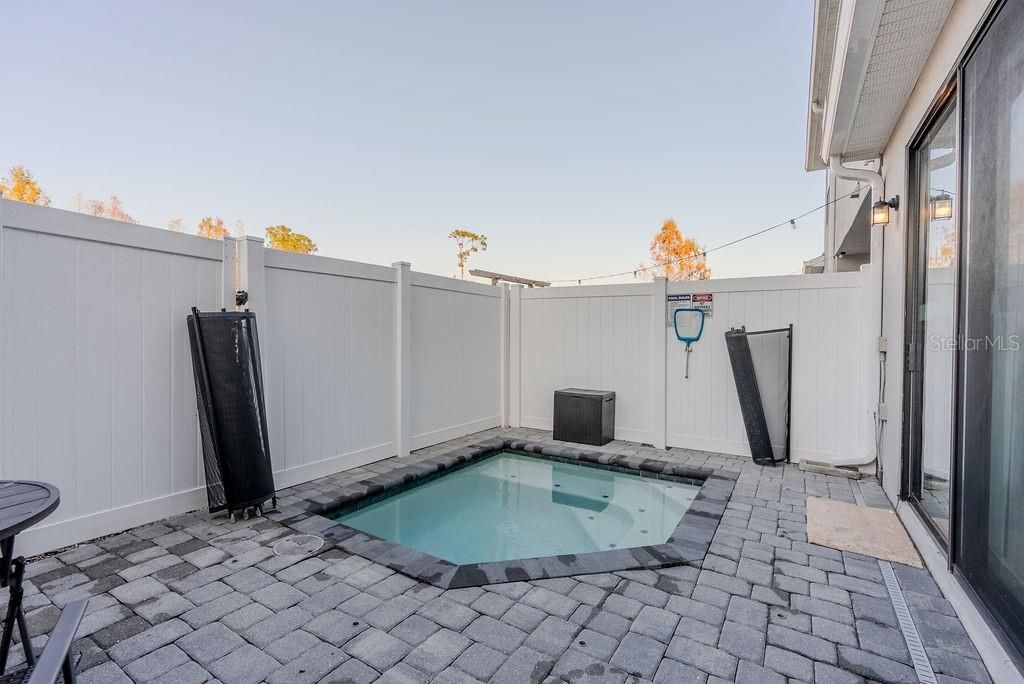 For Sale: $389,000 (4 beds, 3 baths, 1721 Square Feet)