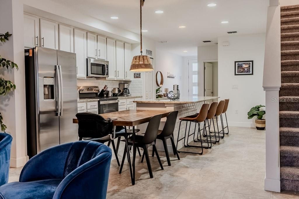 For Sale: $389,000 (4 beds, 3 baths, 1721 Square Feet)