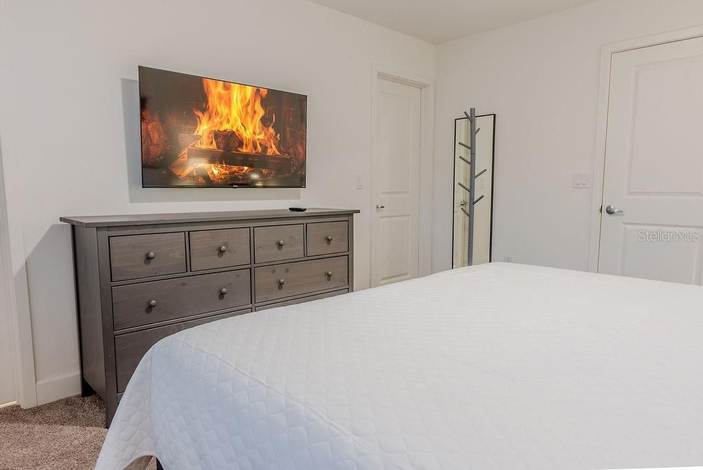 For Sale: $389,000 (4 beds, 3 baths, 1721 Square Feet)