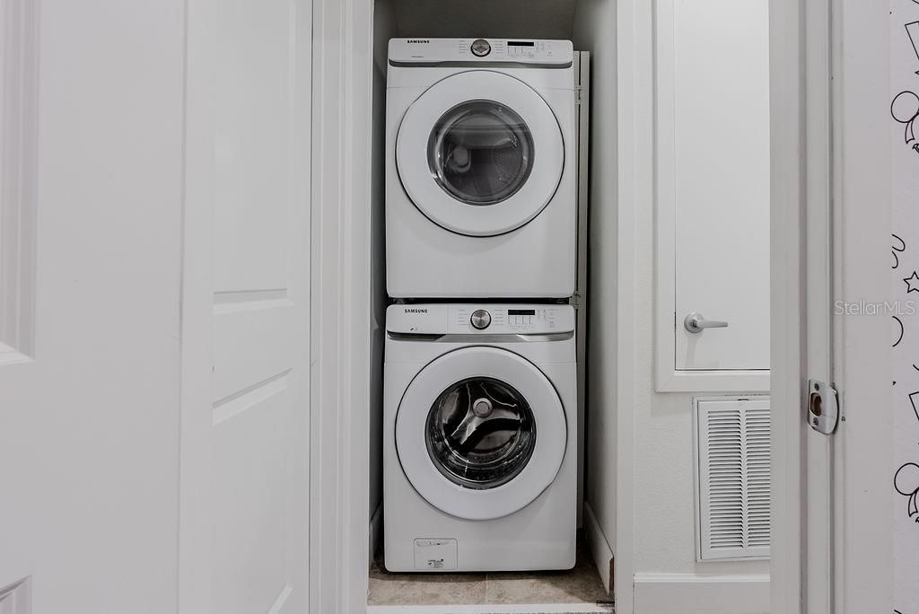 For Sale: $389,000 (4 beds, 3 baths, 1721 Square Feet)