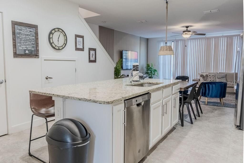 For Sale: $389,000 (4 beds, 3 baths, 1721 Square Feet)