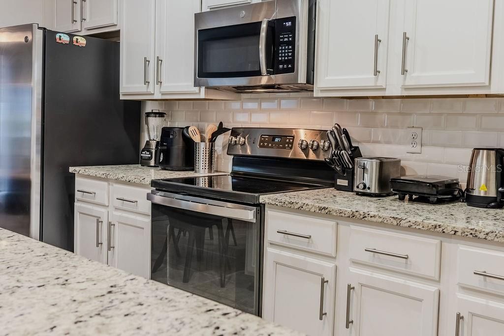 For Sale: $389,000 (4 beds, 3 baths, 1721 Square Feet)