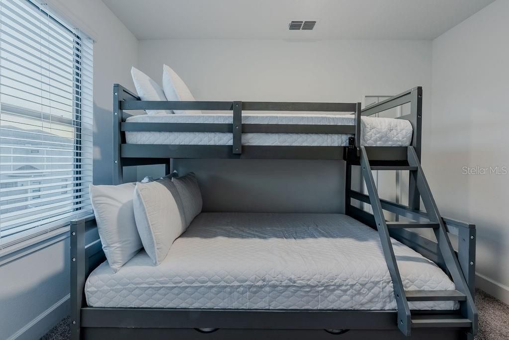 For Sale: $389,000 (4 beds, 3 baths, 1721 Square Feet)