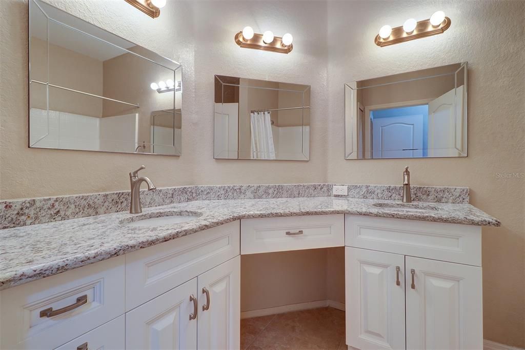 For Sale: $324,950 (2 beds, 2 baths, 1309 Square Feet)