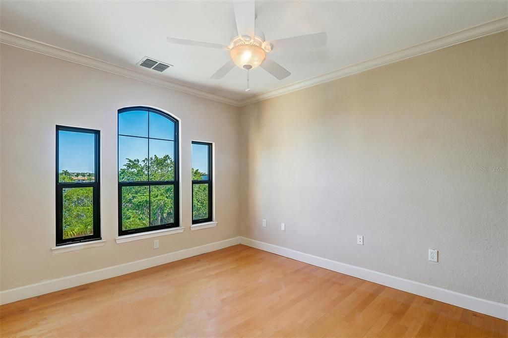 For Sale: $324,950 (2 beds, 2 baths, 1309 Square Feet)