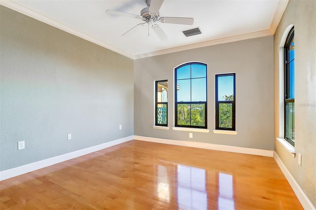 For Sale: $324,950 (2 beds, 2 baths, 1309 Square Feet)