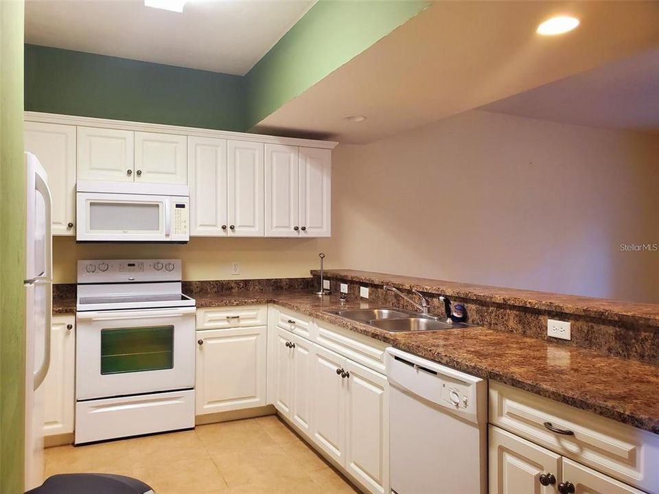 For Sale: $275,000 (3 beds, 2 baths, 1747 Square Feet)