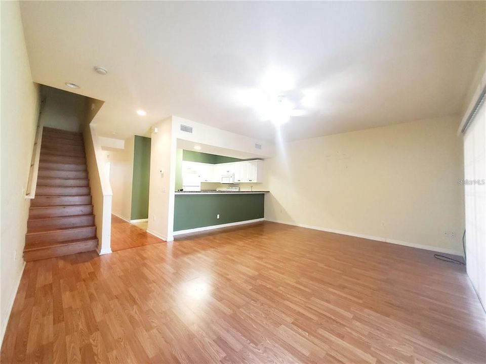 For Sale: $275,000 (3 beds, 2 baths, 1747 Square Feet)