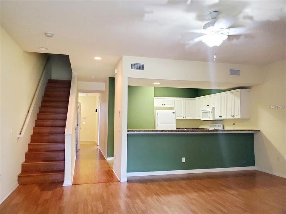 For Sale: $275,000 (3 beds, 2 baths, 1747 Square Feet)