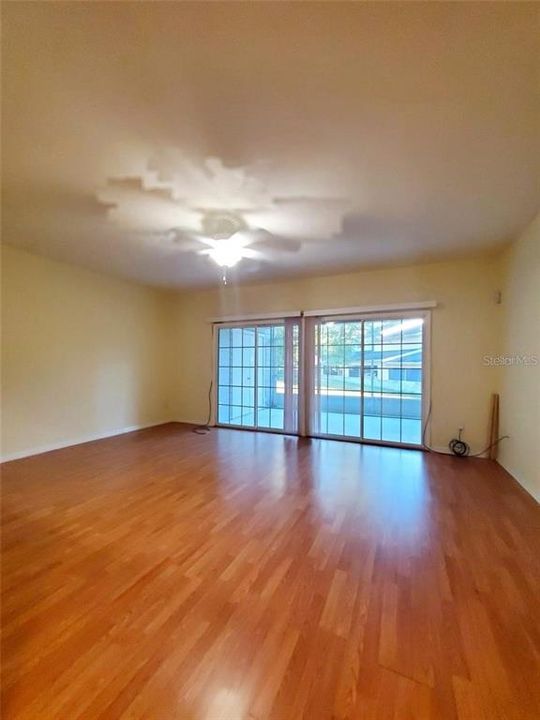 For Sale: $275,000 (3 beds, 2 baths, 1747 Square Feet)