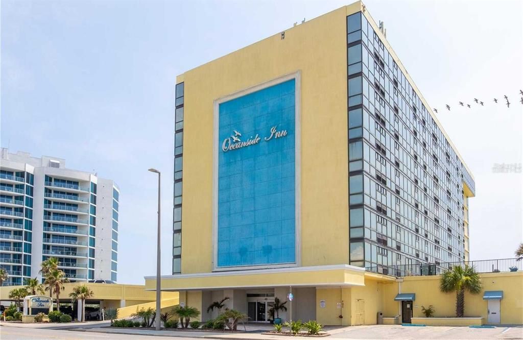 For Sale: $199,700 (2 beds, 2 baths, 793 Square Feet)