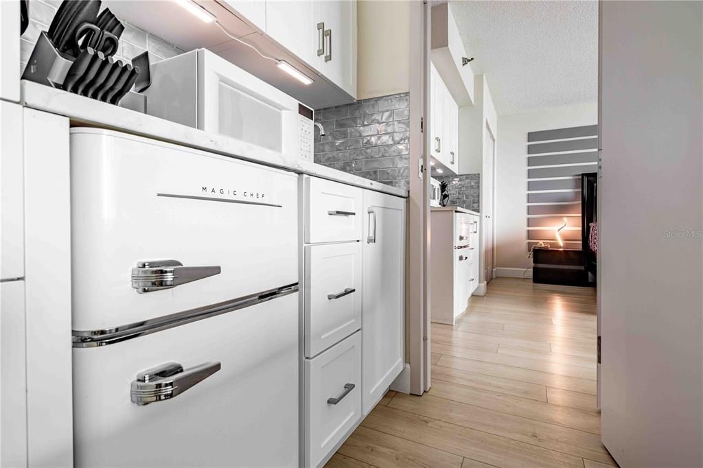 For Sale: $199,700 (2 beds, 2 baths, 793 Square Feet)