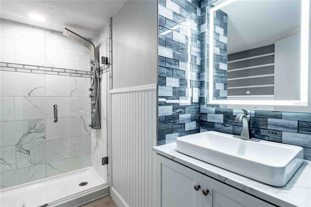 For Sale: $199,700 (2 beds, 2 baths, 793 Square Feet)