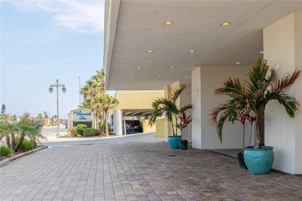 For Sale: $199,700 (2 beds, 2 baths, 793 Square Feet)