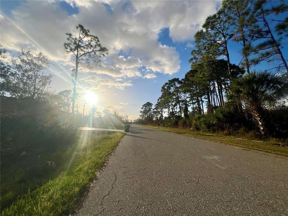 На продажу: $29,000 (0.23 acres)