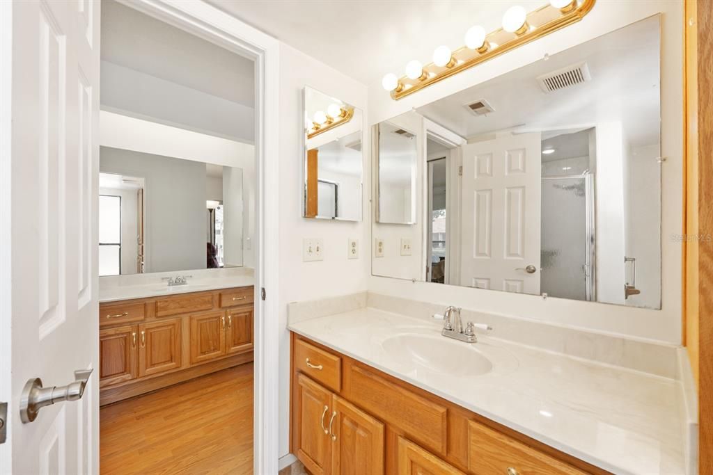 En Venta: $490,000 (4 camas, 2 baños, 1930 Pies cuadrados)