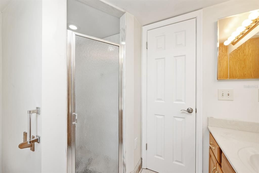 En Venta: $490,000 (4 camas, 2 baños, 1930 Pies cuadrados)