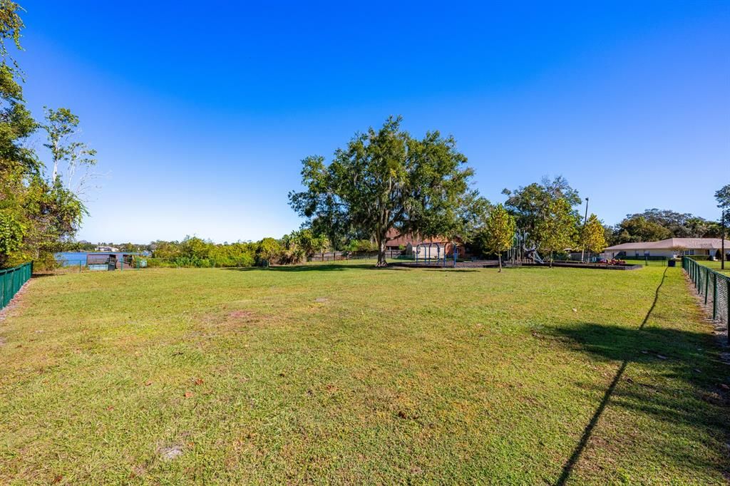 En Venta: $490,000 (4 camas, 2 baños, 1930 Pies cuadrados)