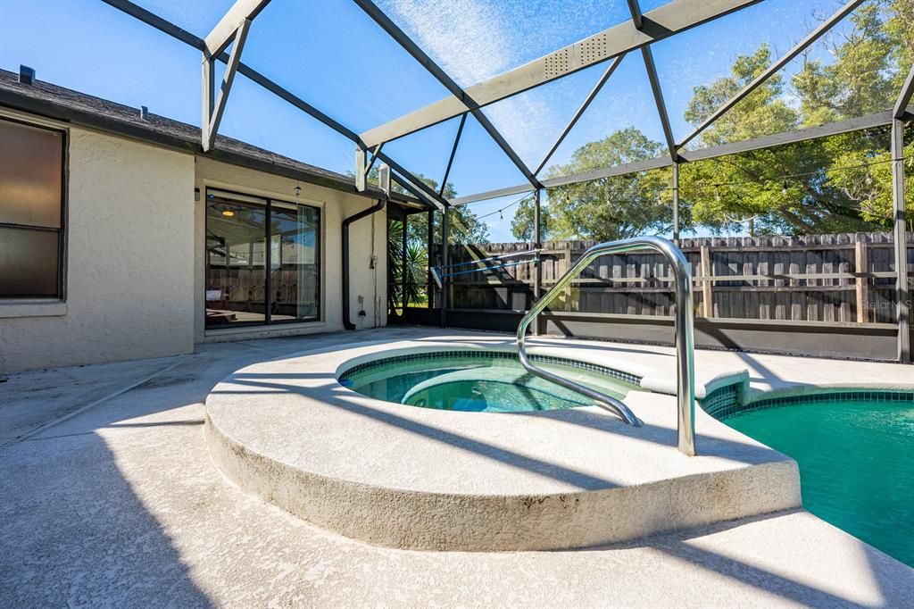 En Venta: $490,000 (4 camas, 2 baños, 1930 Pies cuadrados)