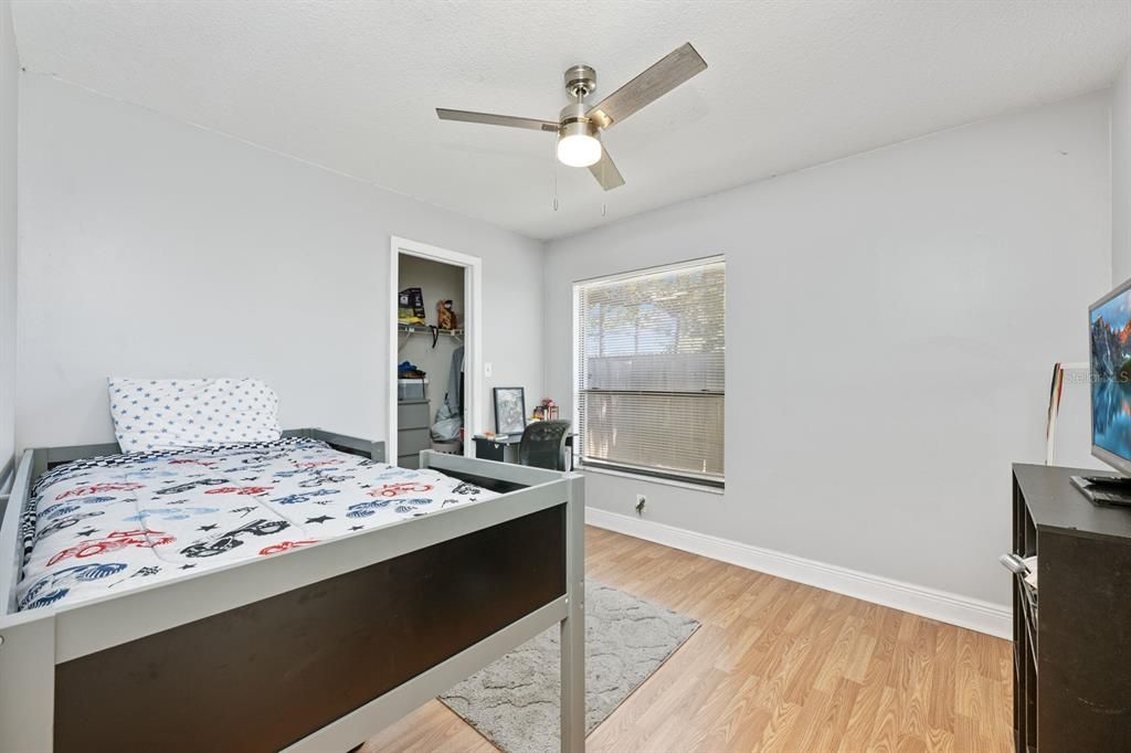 En Venta: $490,000 (4 camas, 2 baños, 1930 Pies cuadrados)