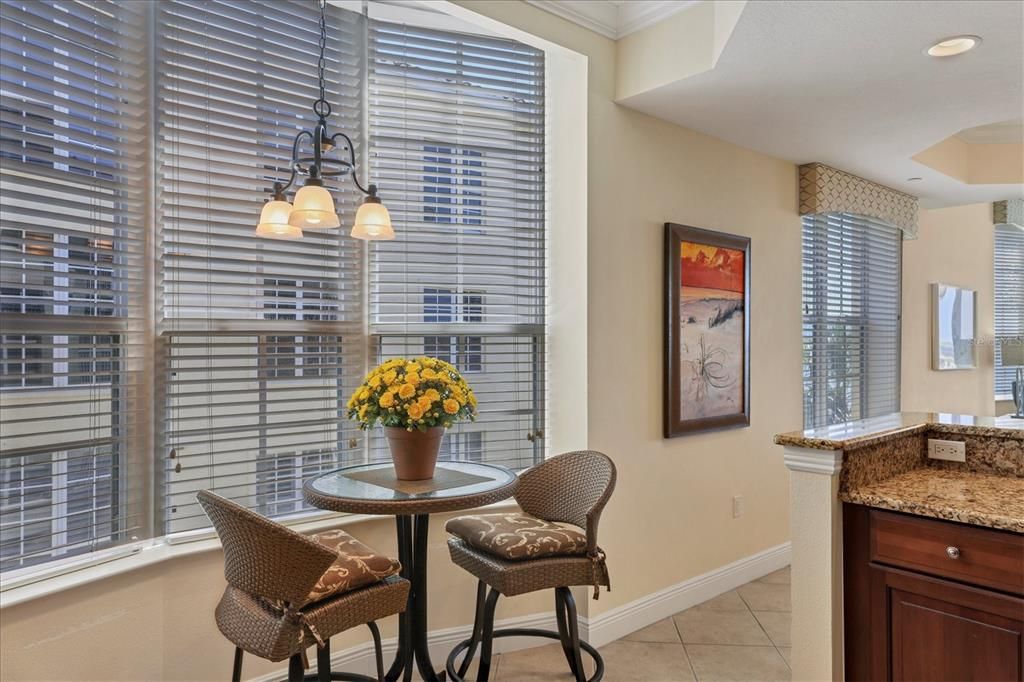 合同活跃: $679,900 (3 贝兹, 3 浴室, 2287 平方英尺)