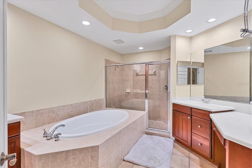 合同活跃: $679,900 (3 贝兹, 3 浴室, 2287 平方英尺)