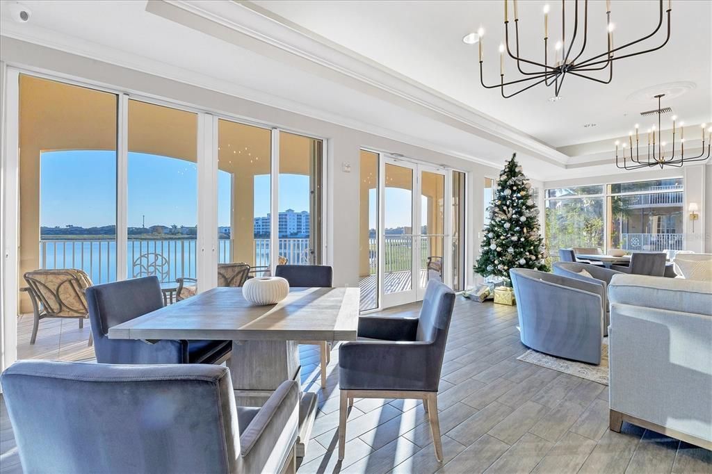 合同活跃: $679,900 (3 贝兹, 3 浴室, 2287 平方英尺)